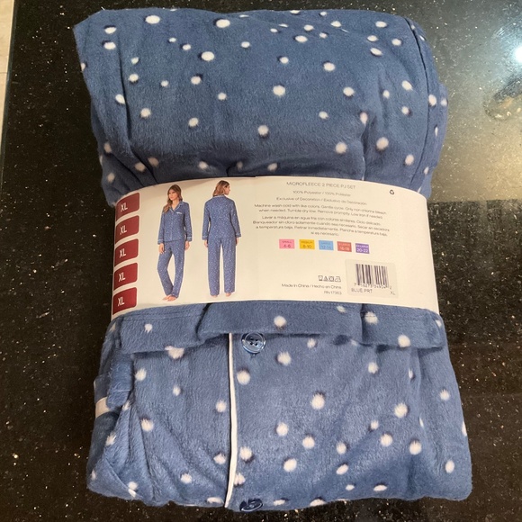 DKNY NWT XL microfleece 2 pc PJ set ladies, button up - Picture 3 of 5